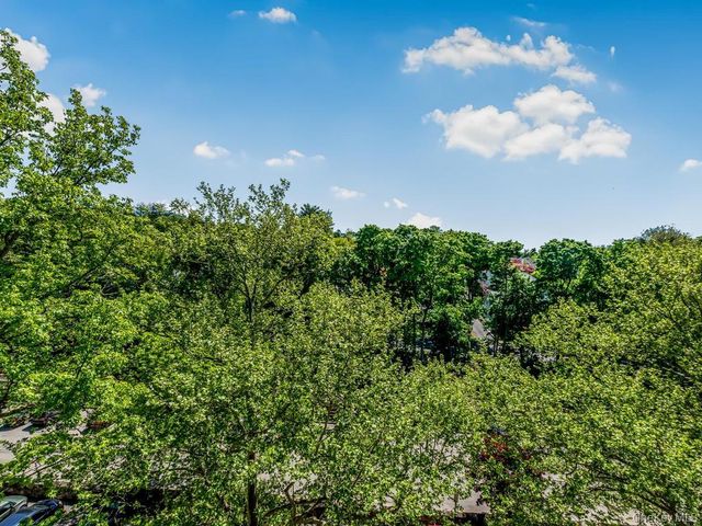 250 Garth Rd 5J3, Scarsdale, NY 10583