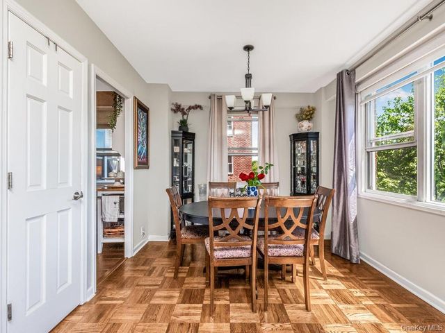 250 Garth Rd 5J3, Scarsdale, NY 10583