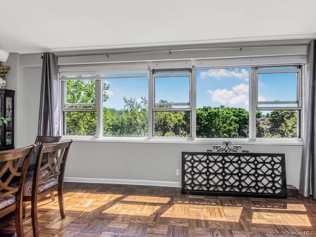 250 Garth Rd 5J3, Scarsdale, NY 10583
