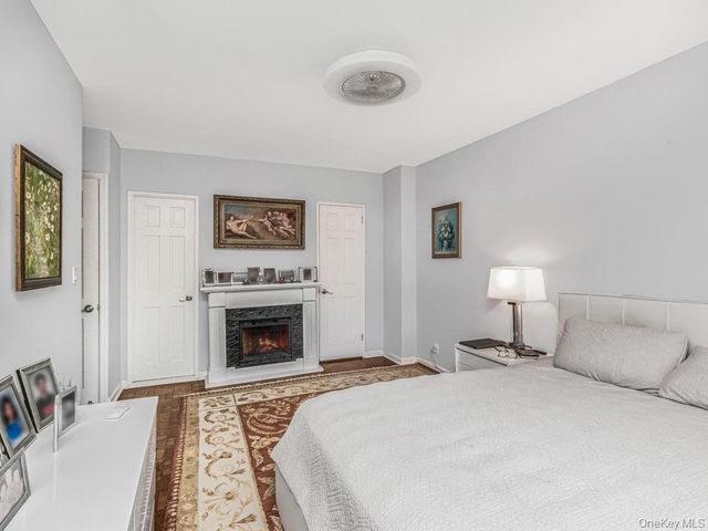 250 Garth Rd 5J3, Scarsdale, NY 10583