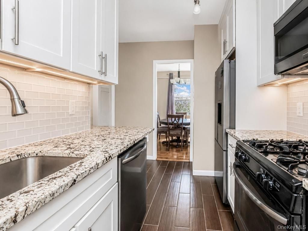 250 Garth Rd 5J3, Scarsdale, NY 10583