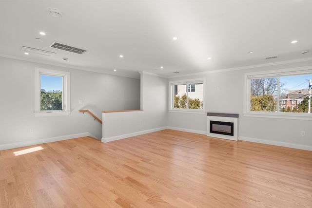 163 Clay 3, Quincy, MA 02170