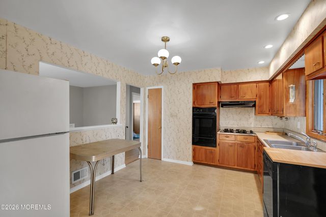 564 Morley Court, Middletown, NJ 07718
