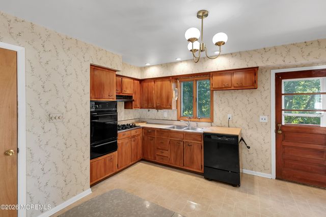564 Morley Court, Middletown, NJ 07718