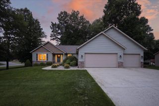 69914 Roy Drive, Ontwa Twp, MI 49112