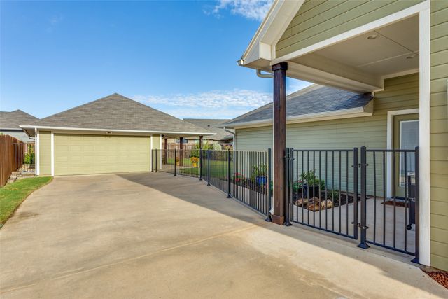 637 Kagen Court, Burleson, TX 76028