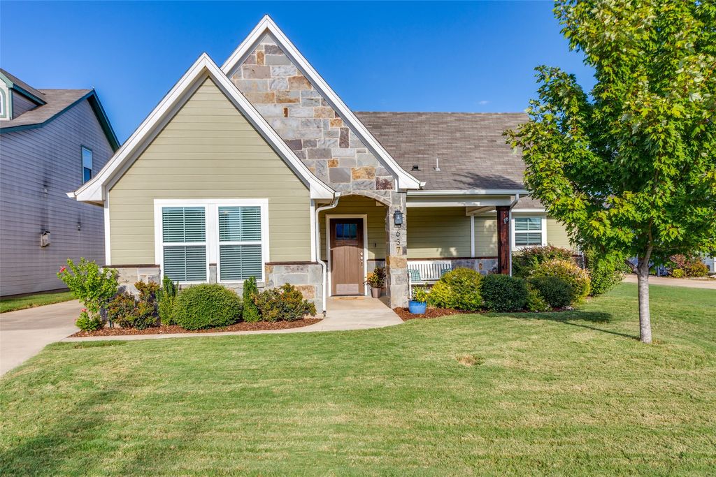 637 Kagen Court, Burleson, TX 76028