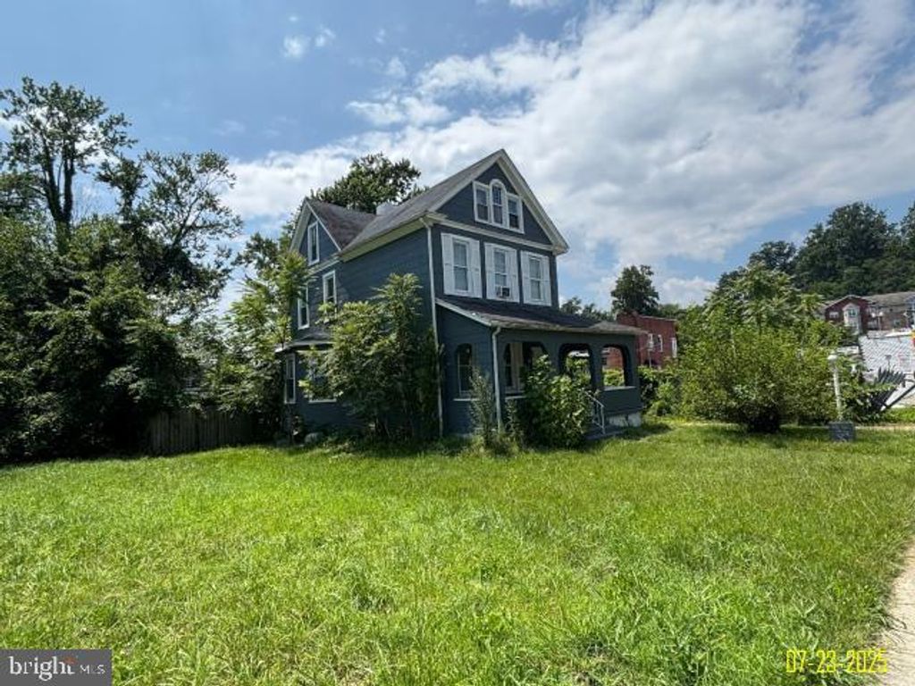 Image 2 of property listing at 4203 SPRINGWOOD AVE, Baltimore, MD 21206