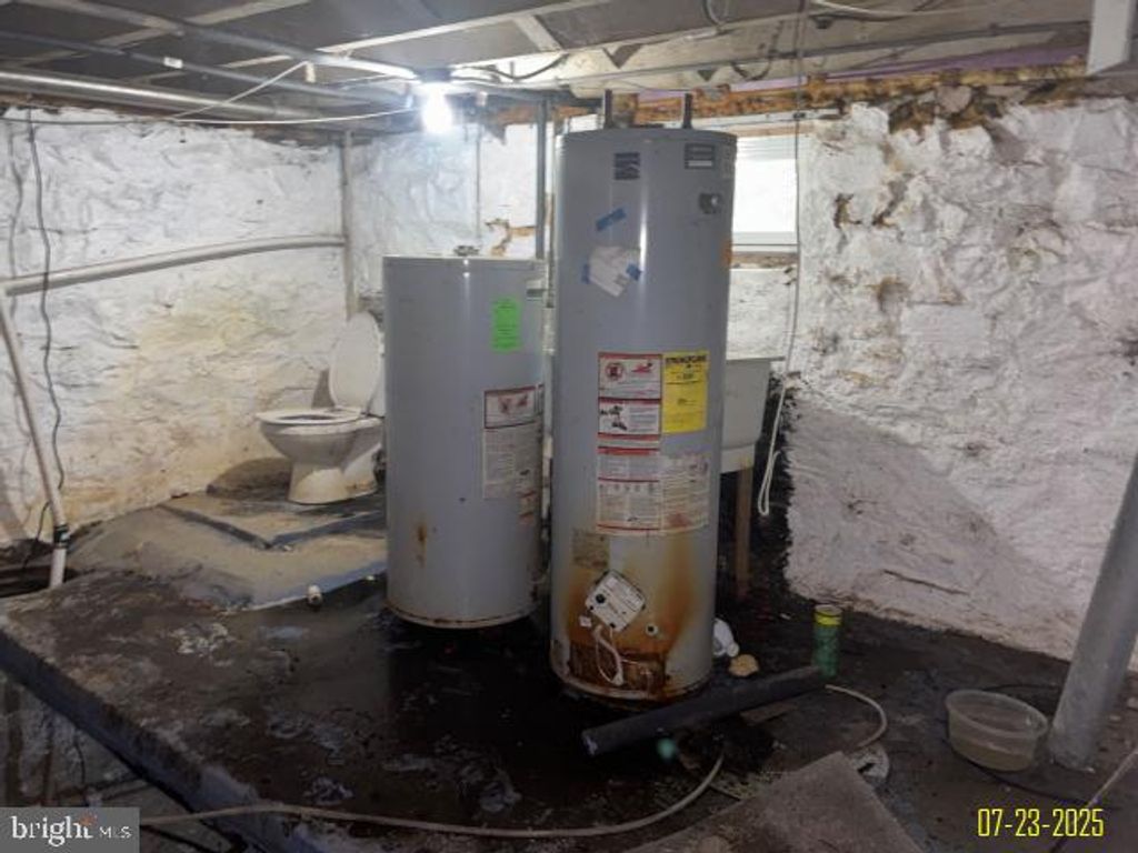 Image 21 of property listing at 4203 SPRINGWOOD AVE, Baltimore, MD 21206