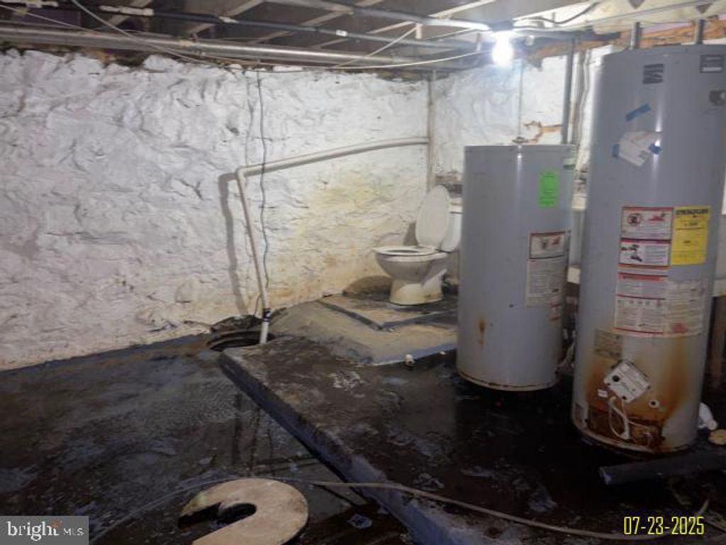 Image 22 of property listing at 4203 SPRINGWOOD AVE, Baltimore, MD 21206