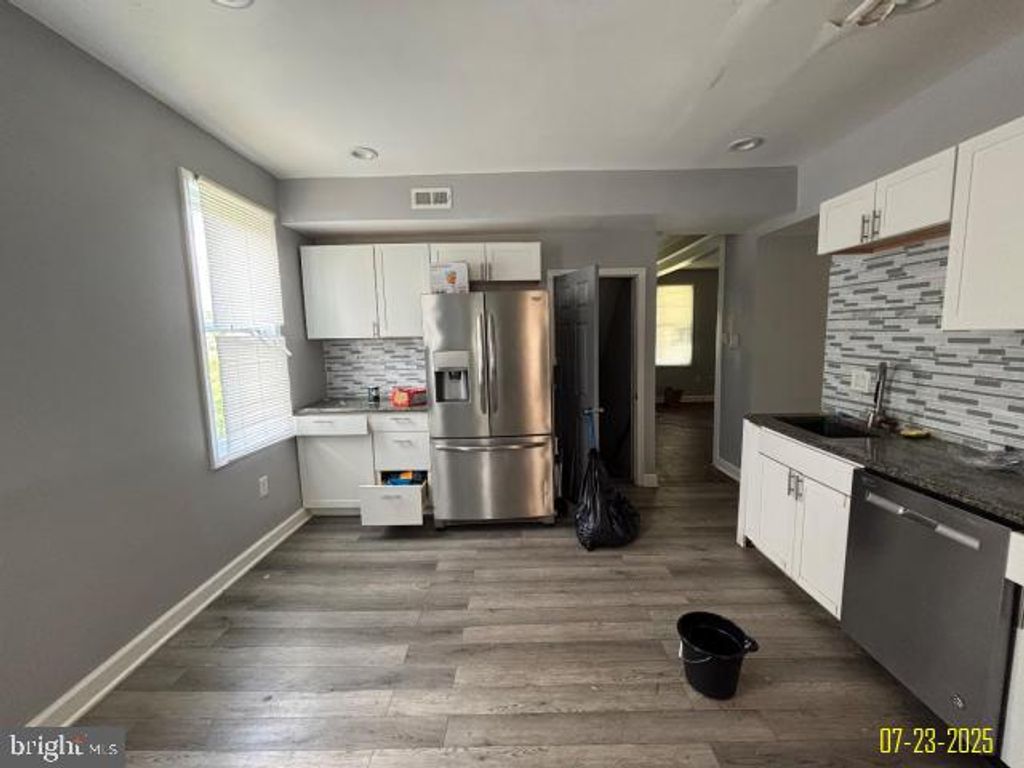 Image 32 of property listing at 4203 SPRINGWOOD AVE, Baltimore, MD 21206