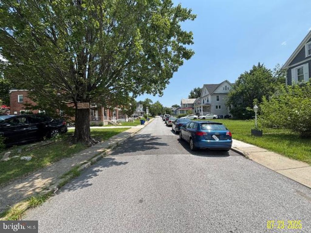 Image 6 of property listing at 4203 SPRINGWOOD AVE, Baltimore, MD 21206