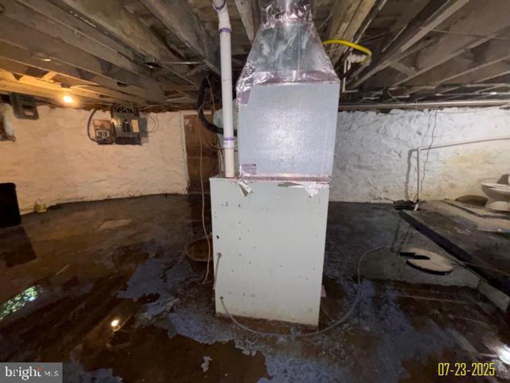 Image 65 of property listing at 4203 SPRINGWOOD AVE, Baltimore, MD 21206