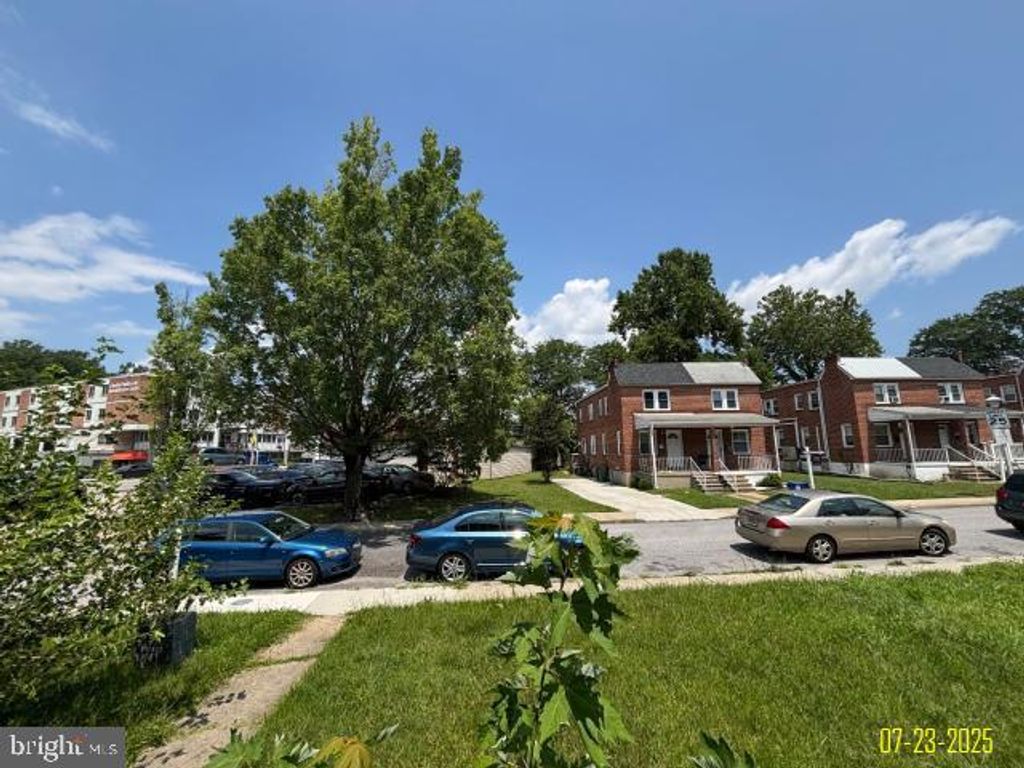 Image 8 of property listing at 4203 SPRINGWOOD AVE, Baltimore, MD 21206