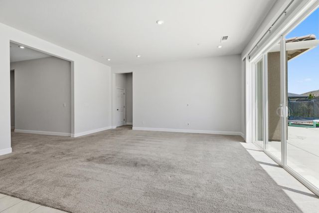 566 Albany St, Lathrop, CA 95330