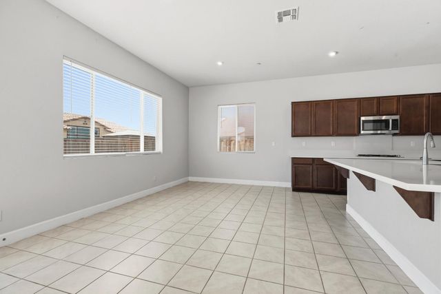 566 Albany St, Lathrop, CA 95330