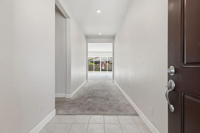 566 Albany St, Lathrop, CA 95330