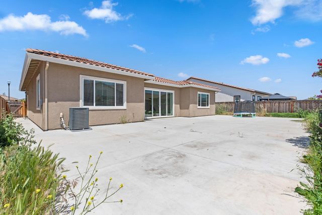566 Albany St, Lathrop, CA 95330