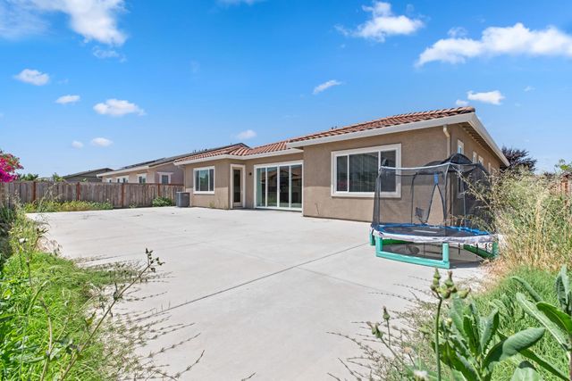 566 Albany St, Lathrop, CA 95330