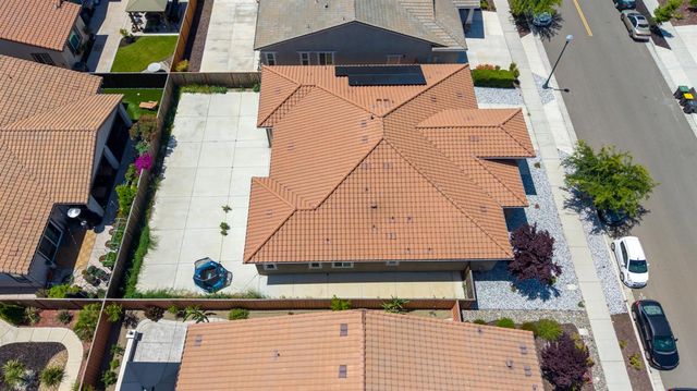 566 Albany St, Lathrop, CA 95330