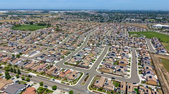566 Albany St, Lathrop, CA 95330