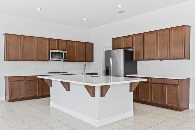 566 Albany St, Lathrop, CA 95330