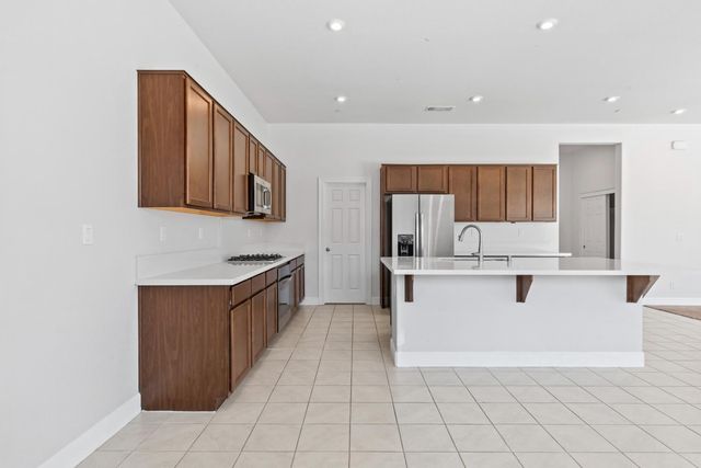 566 Albany St, Lathrop, CA 95330