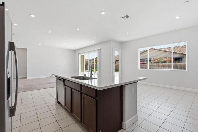 566 Albany St, Lathrop, CA 95330