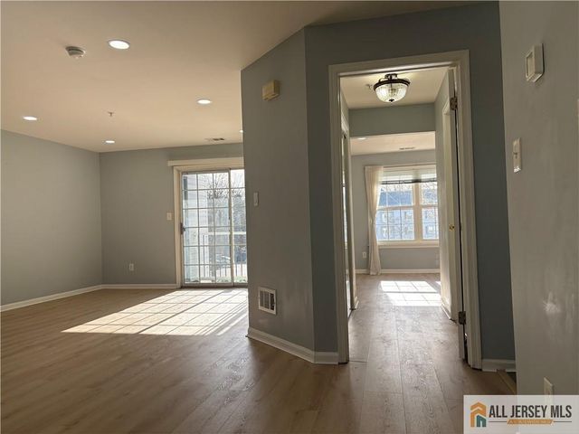 1027 Waterford Drive 1027, Edison, NJ 08817