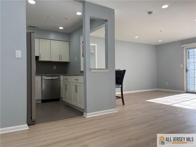 1027 Waterford Drive 1027, Edison, NJ 08817