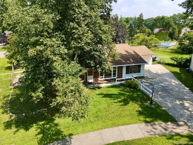 18582 Whitby Street, Livonia, MI 48152