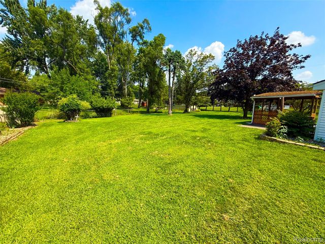 18582 Whitby Street, Livonia, MI 48152