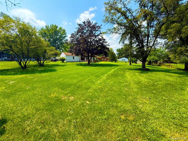 18582 Whitby Street, Livonia, MI 48152