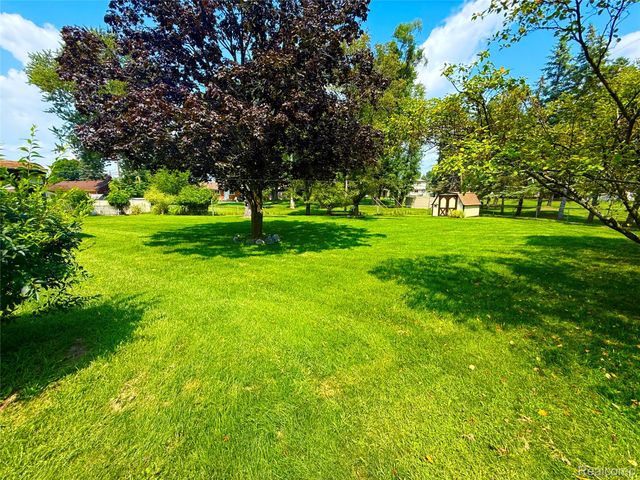 18582 Whitby Street, Livonia, MI 48152