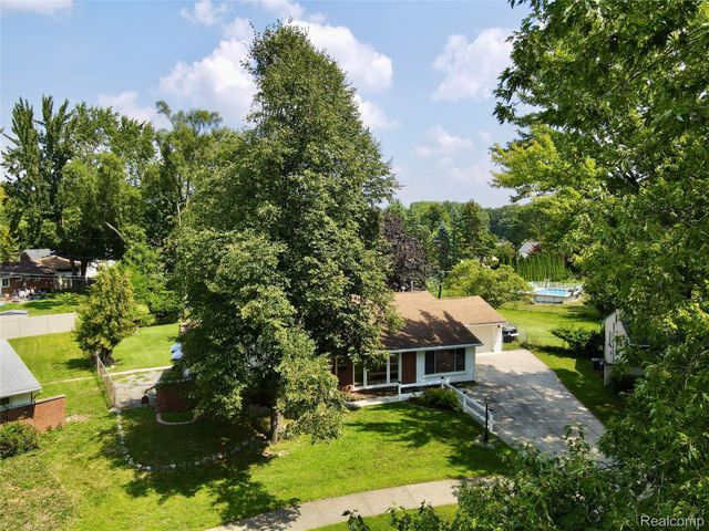 18582 Whitby Street, Livonia, MI 48152