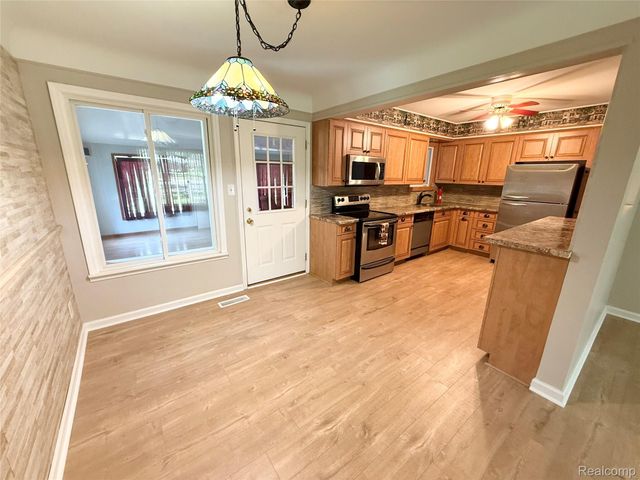 18582 Whitby Street, Livonia, MI 48152