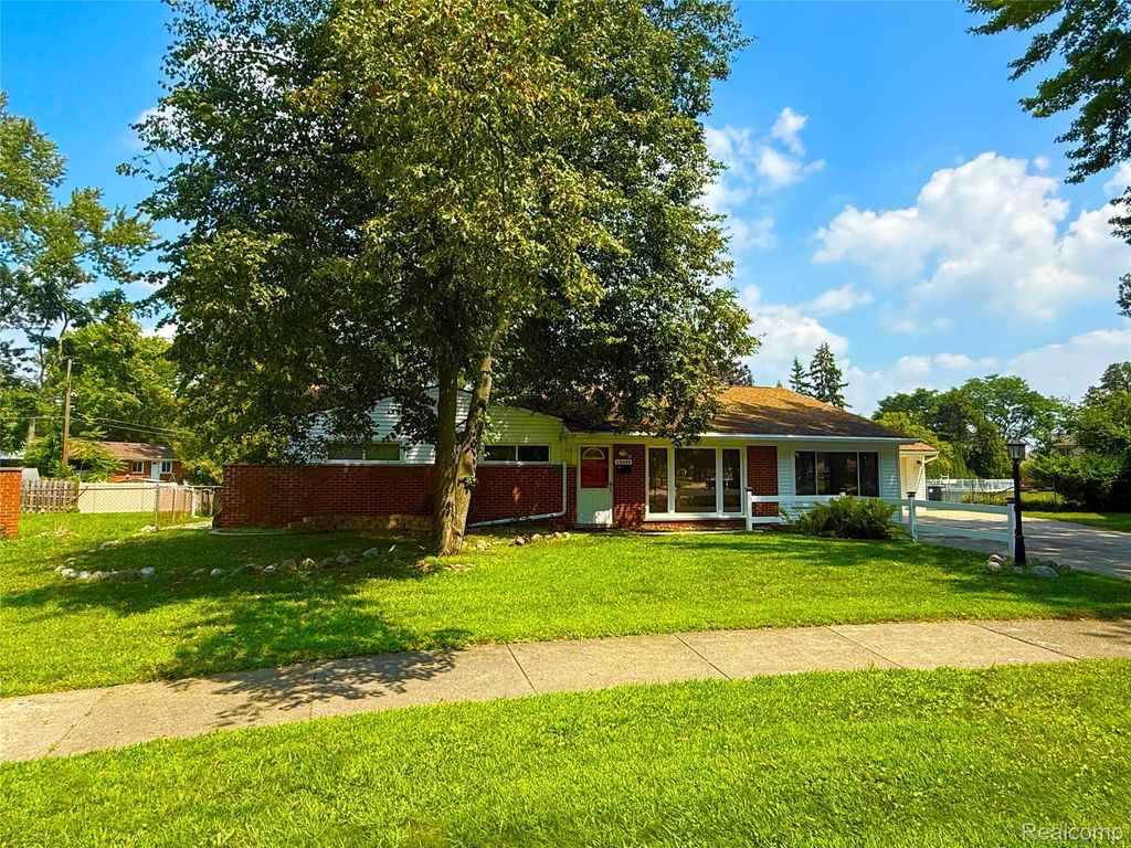 18582 Whitby Street, Livonia, MI 48152