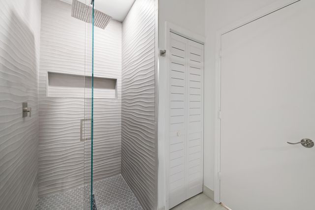 8505 NW 77th Street, Tamarac, FL 33321