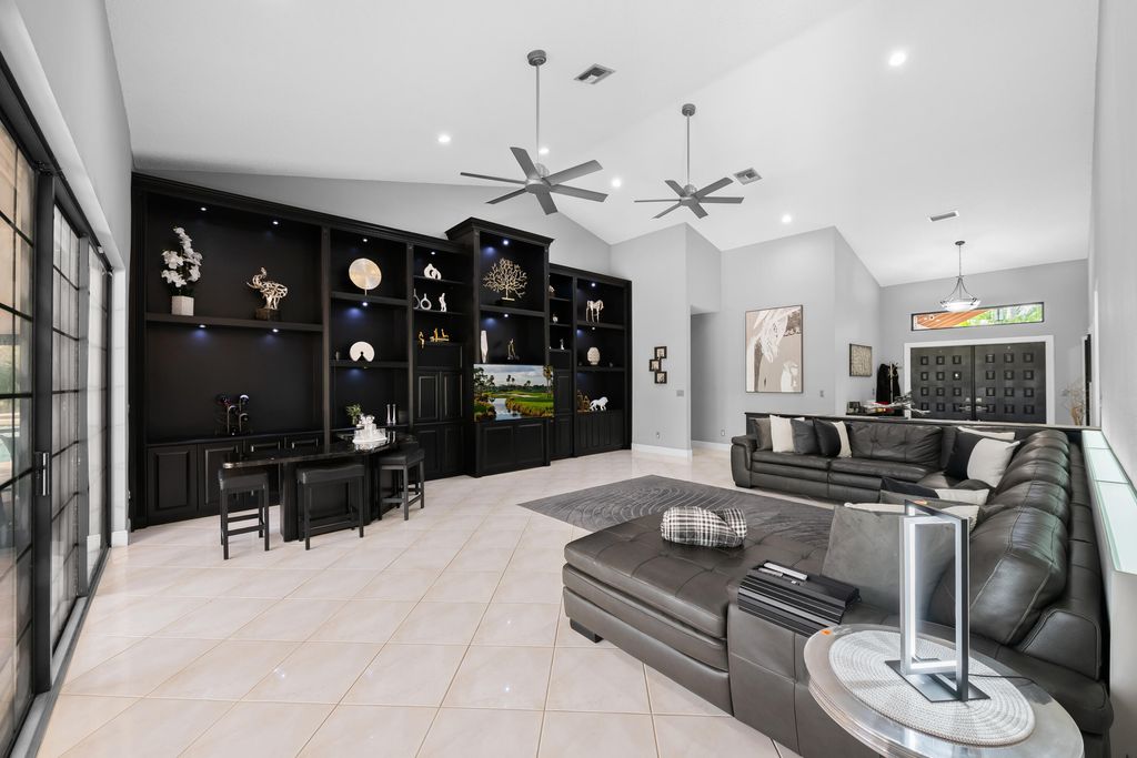 8505 NW 77th Street, Tamarac, FL 33321