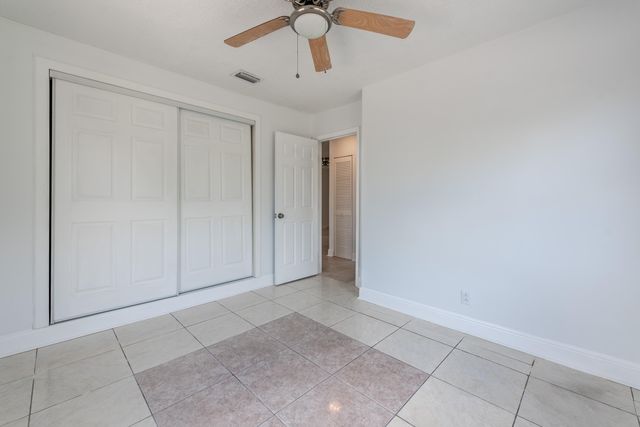 925 S Pine Street, Lake Worth, FL 33460