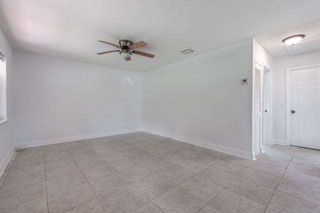 925 S Pine Street, Lake Worth, FL 33460