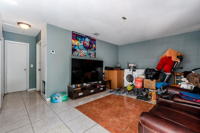 925 S Pine Street, Lake Worth, FL 33460