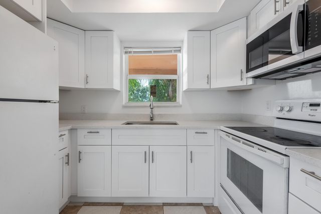 925 S Pine Street, Lake Worth, FL 33460