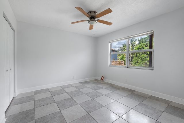 925 S Pine Street, Lake Worth, FL 33460