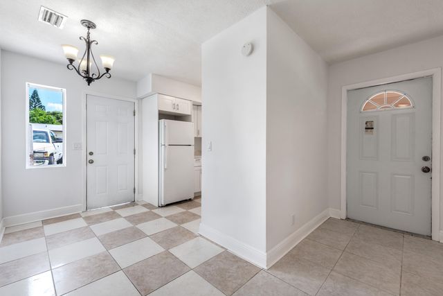925 S Pine Street, Lake Worth, FL 33460