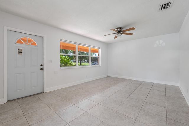 925 S Pine Street, Lake Worth, FL 33460