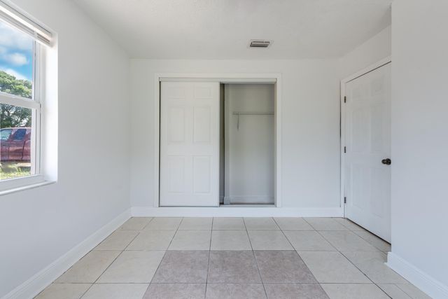 925 S Pine Street, Lake Worth, FL 33460