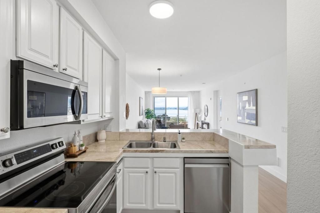 Image 12 of property listing at 101 Crescent Way 2108, San Francisco, CA 94134