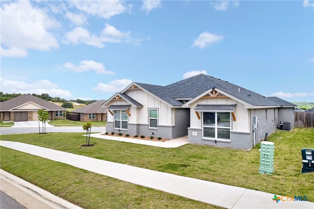 Image 3 of property listing at 203 Fawn Ridge Drive, Copperas Cove, TX 76522