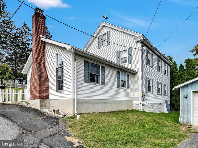 6 W WOOD ST, Pine Grove, PA 17963